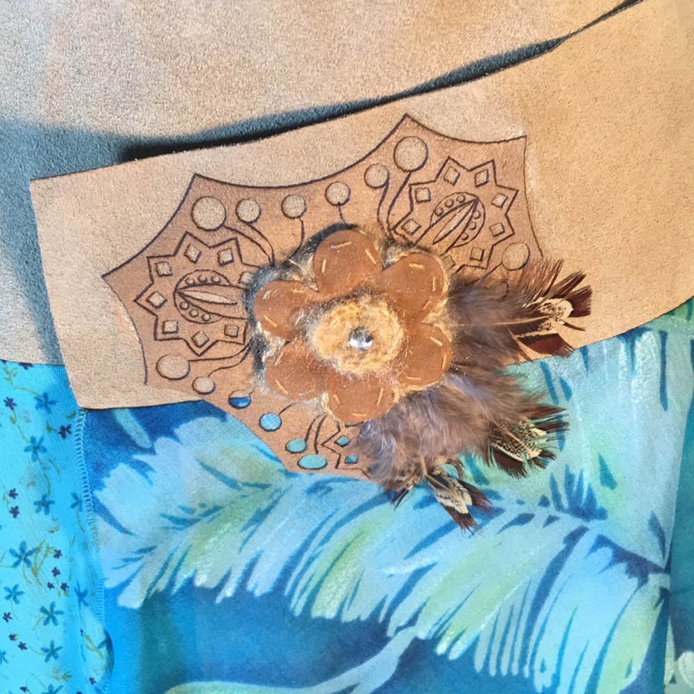 NWOT= STILETTO , Size 4 , with Suede around waist. - Picture 3 of 8